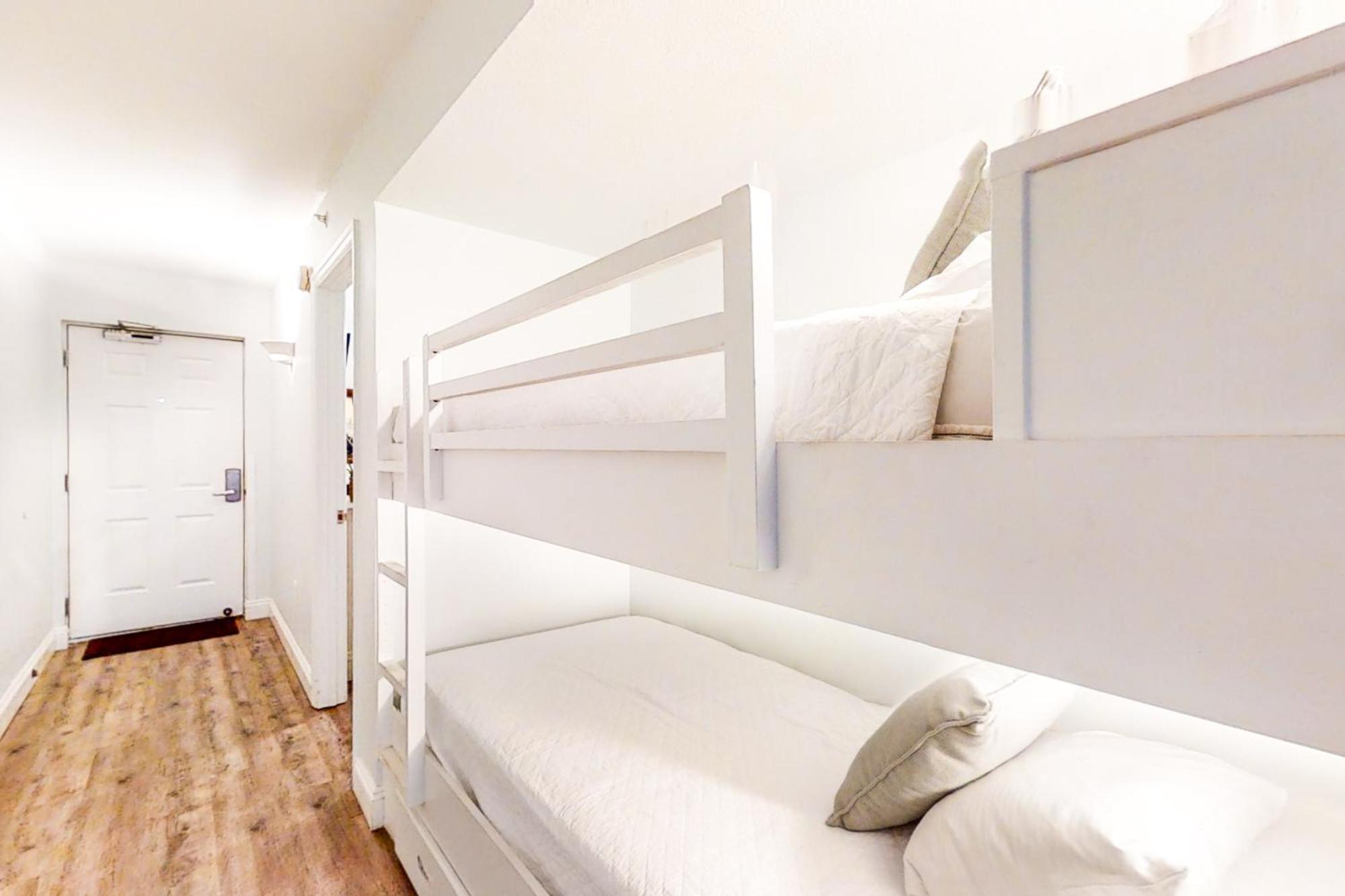 Pelican Beach Resort دستين الغرفة الصورة